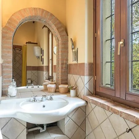 Villa Mila 6, Emma Gualdo Cattaneo