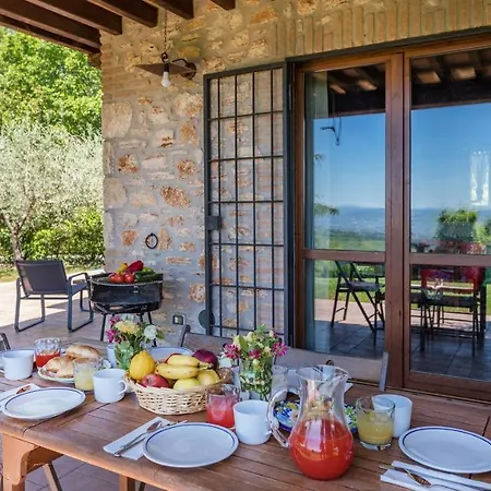 Mila 6, Emma Villa Gualdo Cattaneo