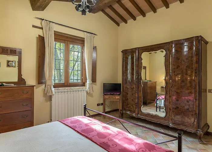 Mila 6, Emma Villa Gualdo Cattaneo